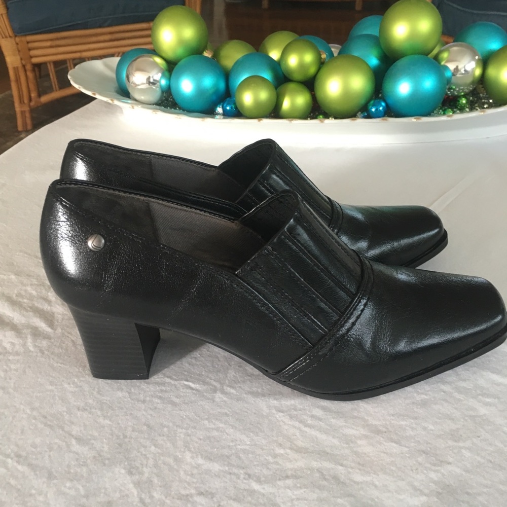 Life Stride scholarly black booties Like New